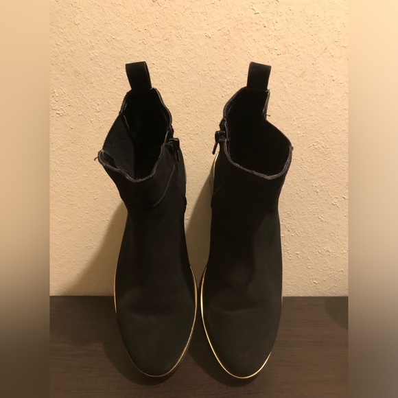 Black boots - Picture 2 of 5